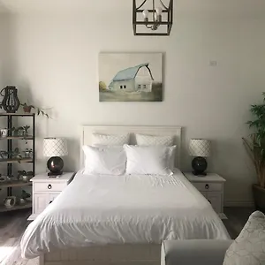 Beautiful Private Casita/guesthouse W/ Kitchen, Access To Pool/spa Holiday home Goodyear